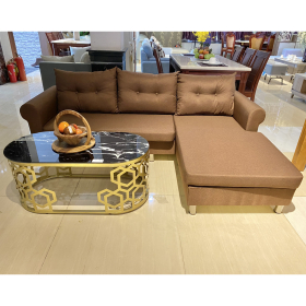 Ghế sofa góc hình chữ L màu nâu trầm dễ thương, kèm 3 gối ôm đính nút trang trí